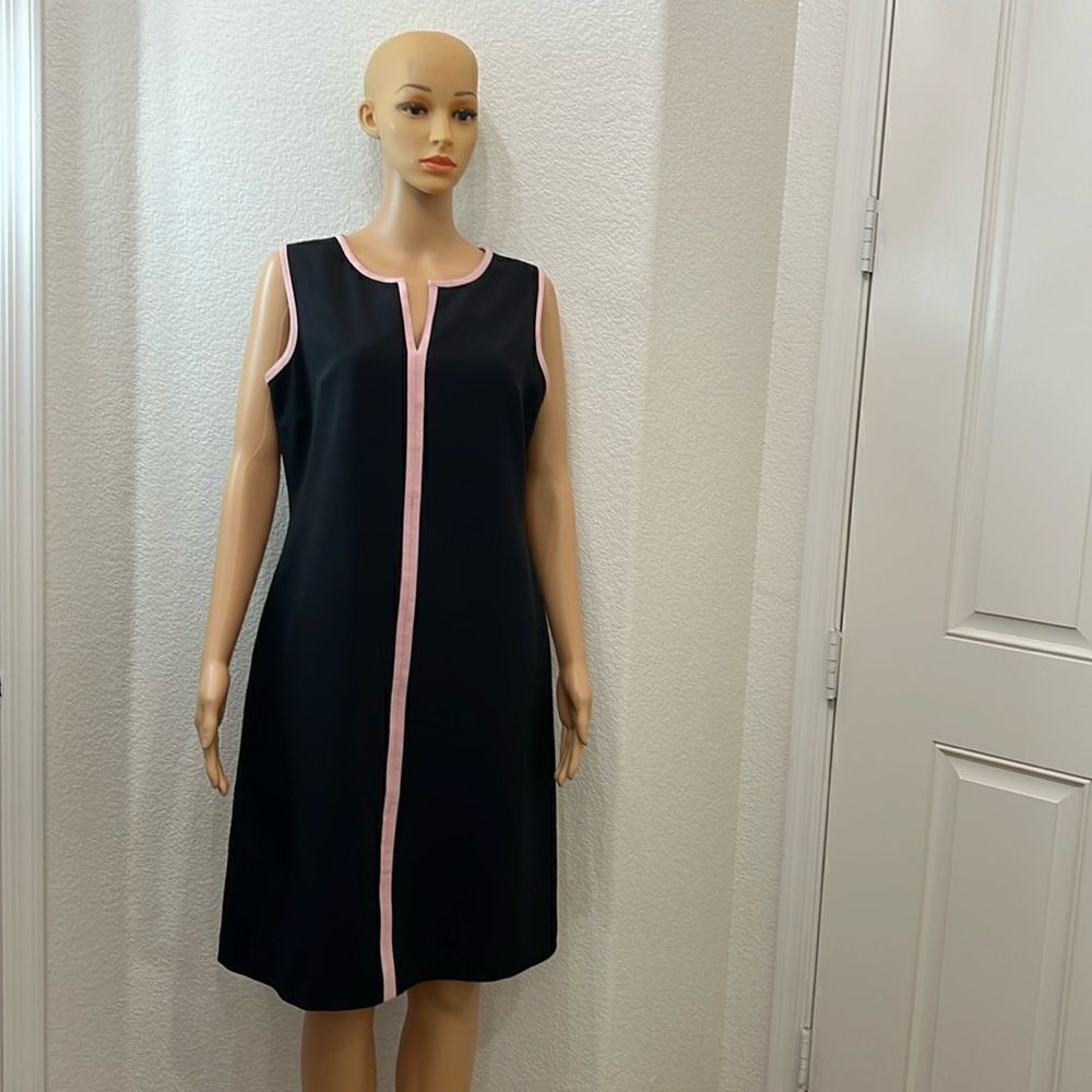 Black Label By Evan Picone Woman’s Dress Sz 8 Black Pink VNeck  Zip Back Midi